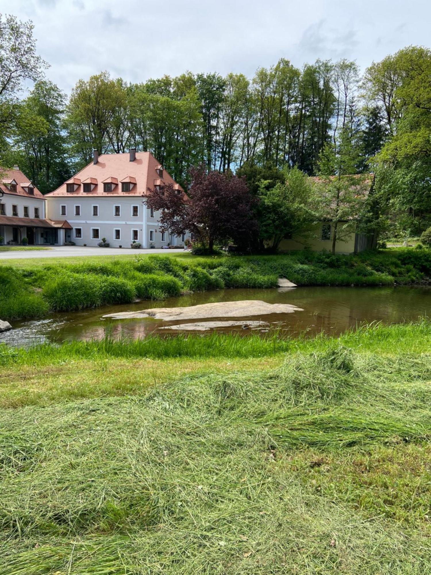 Landhotel Kahrmuhle Pressath Exterior photo